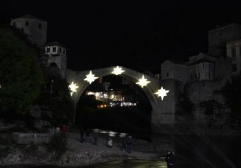 Mostar tuguje: Stari most obasjalo pet zvijezda