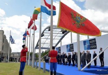 Na ceremoniji prijema u NATO podignuta pogrešna zastava Crne Gore