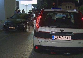 Sarajevo: Direktoru banke pokušali oteti Audi u kojem su bila djeca, on skočio na auto u pokretu