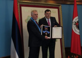 Predsjednik Srpske odlikovao niz ličnosti, najviše priznanje RS i za Tomislava Nikolića