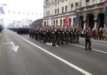 U Banjaluci održan svečani defile sa 1.800 učesnika povodom Dana RS