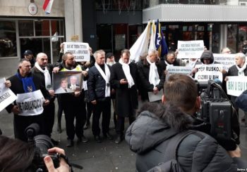 Sejfudin Tokić na čelu protesta zbog Kolindine posjete BiH: Ne tuđmanizaciji, stop ruskoj čizmi