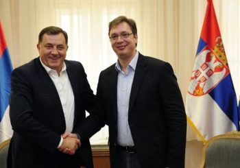 „Ćirilica“, enigma za Dodika: Vjerovati Vučiću i kada darove nosi?