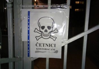 Plakat sa mrtvačkom glavom na zgradi ambasade Srbije u Sarajevu, burne reakcije u RS