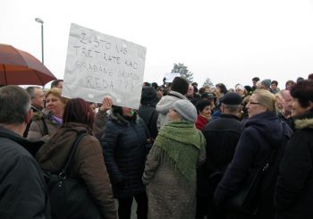 Ni sami ne znaju koliko im duguju: Protest bivših radnika Eufora i NATO-a ispred štaba u Butmiru