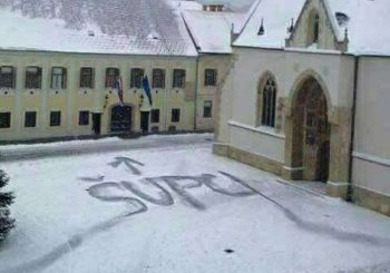 Zagrepčani natpisom u snijegu iskazali mišljenje o Vladi