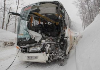 U sudaru autobusa i kamiona 14 povrijeđenih, ima i životno ugroženih