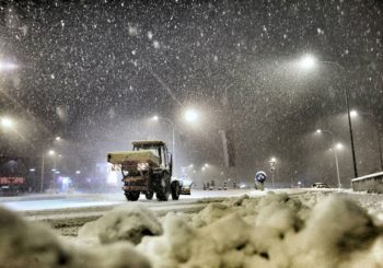 Snijeg otežava saobraćaj, oprez u vožnji!