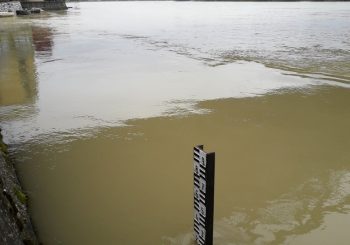 Vodostaji rijeka opadaju, u Kostajnici tri nova klizišta