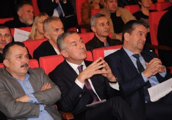CRNA GORA Đukanoviću i DPS-u najviše glasova na izborima, DF zove na proteste