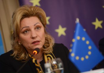 BURNE REAKCIJE Šefica misije EU na Kosovu nazvala albanske napade na Srbe "vraćanjem milog za drago"