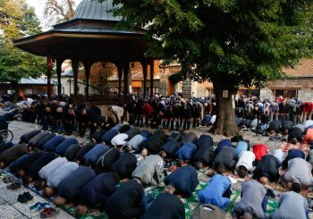 NAJRADOSNIJI MUSLIMANSKI PRAZNIK Vjernici širom BiH i svijeta danas obilježavaju Ramazanski bajram