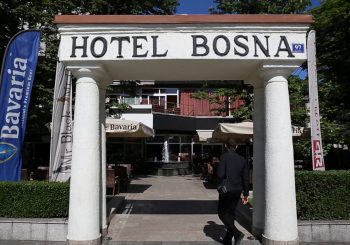 LOPOV BIO MASKIRAN U bašti hotela "Bosna" ukradena torba sa 110.000 KM