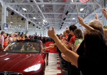 "TESLA" U KRIZI Najveći proizvođač električnih auta otpušta 10 odsto zaposlenih