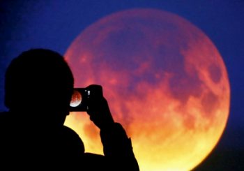 RIJEDAK FENOMEN "Krvavi Mjesec" na nebu, najduže pomračenje u vijeku vidljivo i iz BiH