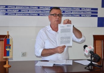 POLEMIKA Prijedorski SDS dijeli ugovore mještanima izbjegličkih naselja, za DNS riječ o obmani