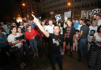 NAPETO Nakon sukoba sa protivnikom okupljanja, Davor Dragičević i "Pravda za Davida" ispred Policijske uprave