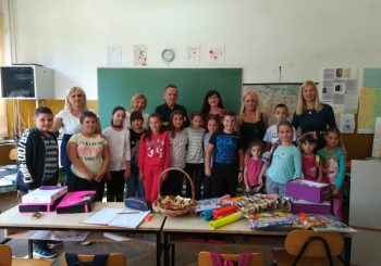 DONACIJA INNER WHEEL KLUBA BANJALUKA Uručen školski pribor i didaktički materijal školi u Bronzanom Majdanu