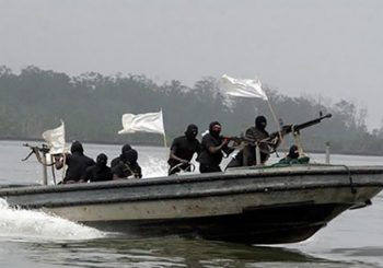KIDNAPOVANO 12 ČLANOVA POSADE Državljanin BiH na teretnom brodu koji su oteli pirati kod Nigerije