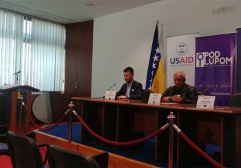 POD LUPOM: U Doboju na biračkom mjestu bačen suzavac, prekinutno glasanje