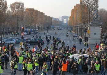 PROTEST U FRANCUSKOJ: 250.000 ljudi na ulicama, jedna osoba poginula, preko 100 povrijeđenih