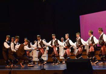 U PUNOM "LISINSKOM" Srpski ansambl "Kolo" nastupao zajedno sa hrvatskim "Ladom", pobrali ovacije