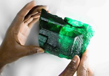 TEŽAK 1,1 KILOGRAM U Zambiji pronađen smaragd vrijedan 2,5 miliona dolara
