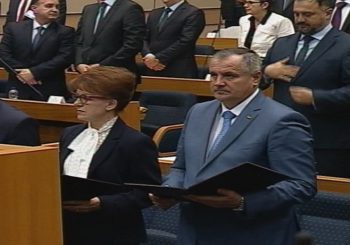 SKUPŠTINA SE IZJASNILA Izabrana nova Vlada RS, uz Viškovića i ministre 54 poslanika