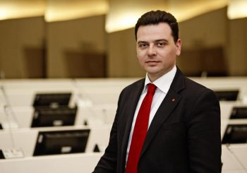 MAGAZINOVIĆ (SDP) Predložiću Parlamentu BiH rezoluciju sa zahtjevom da Hrvatska Srbima i Bošnjacima prizna konstitutivnost