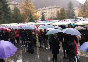 NOVI TRAVNIK Građani na protestu nakon što je pijani vozač usmrtio majku i kćerku i povrijedio tri djeteta