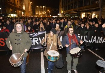 "STOP KRVAVIM KOŠULJAMA" Više hiljada ljudi na opozicionom protestu u Beogradu