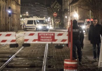 VELIKA AKCIJA Francuska policija opkolila napadača kod katedrale u Strazburu