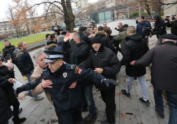 TRG KRAJINE Sukobi policije i građana, uhapšeni Stanivuković i Borenović VIDEO