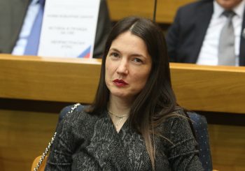 JELENA TRIVIĆ (PDP): Zbog propalih banaka RS izgubila 400 miliona KM, to je 13 godina materinskih dodataka