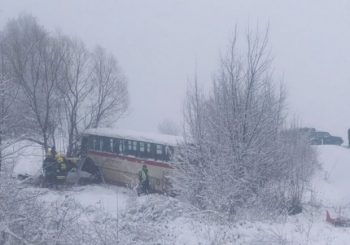 SUDAR AUTOBUSA I AUTOMOBILA Nastradala i trudnica, ljekari je porodili, beba na reanimaciji