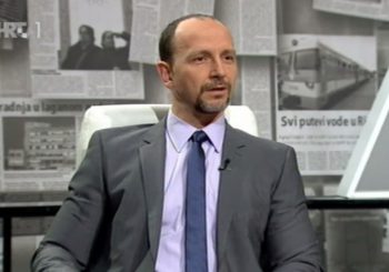NESTANDARDNO Voditelj Aleksandar Stanković pozvao Đorđa Balaševića u emisiju bilbordom u Novom Sadu