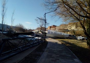 HAOS U HERCEGOVINI: U Trebinju vanredno, Bileća i Gacko bez struje, prevrnuti šleperi kod Mostara VIDEO