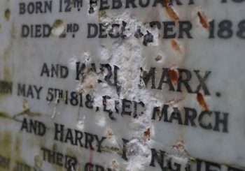 VANDALIZAM Nepoznati napadač oštetio ploču na grobu Karla Marksa