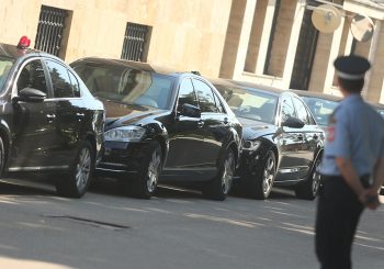 RASPISAN TENDER: Kabinet predsjednice RS kupuje pet vozila, cijena 560.000 KM bez PDV-a