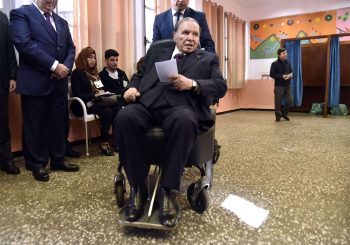 RAZBJESNIO ALŽIRCE: Predsjednik Buteflika (82) ne hoda i jedva govori nakon šloga, ali želi peti mandat