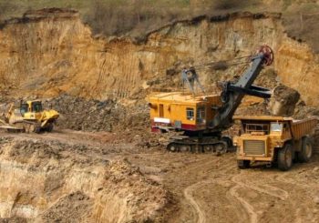 BEZ DOGOVORA SA ŽELJEZNICAMA RS: "Arselor Mital" obustavio proizvodnju u rudniku Omarska