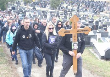 TUŽNA KOLONA: Na groblju u Banjaluci ekshumiran kovčeg sa tijelom Davida Dragičevića FOTO