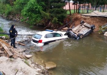 FILMSKA POTJERA U NOVOM TRAVNIKU: U rijeci završio automobil policije, ali i bjegunaca