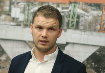 UPRKOS VUKANOVIĆEVOM ZALAGANJU: Aktivisti SDS-a protiv Stanivukovićeve kandidature
