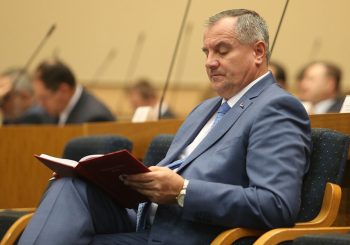 OPŠTI KOLEKTIVNI UGOVOR: Za Viškovića odredba o regresu veliki iskorak, Konfederacija sindikata ne prihvata dokument