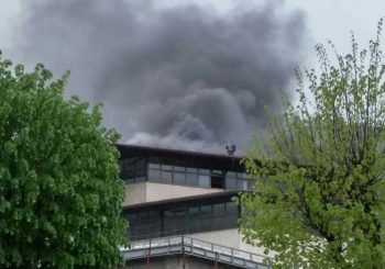 FOČA: Zapalio se krov robne kuće u vlasništvu "Pavgorda", vatrogasci zaustavili plamen