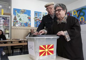 IZBORI U SJEVERNOJ MAKEDONIJI: Otvorena biračka mjesta, građani biraju između tri kandidata
