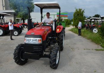 NAKON HAPŠENJA U FBIH: Ministarstvo poljoprivrede RS poručuje da su kineski traktori podijeljeni u skladu s procedurama
