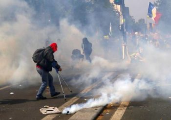 PARIZ: Žestoki sukobi demonstranata i policije, 165 uhapšenih