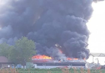 RAZJAŠNJENA MISTERIJA: Dim iznad Gradiške posljedica požara u fabrici namještaja u Kozincima